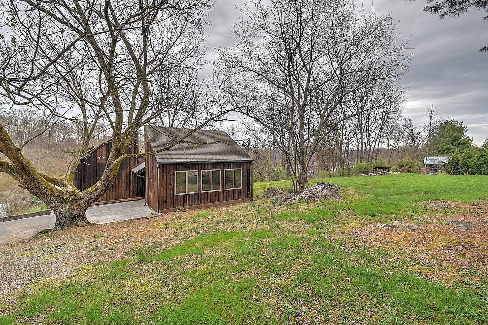 906 south pickens bridge rd The Lion Listing